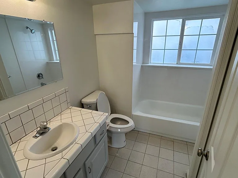 355 N 1200 E — Photo 20