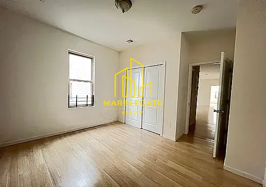 684 Grove St #33L — Photo 2