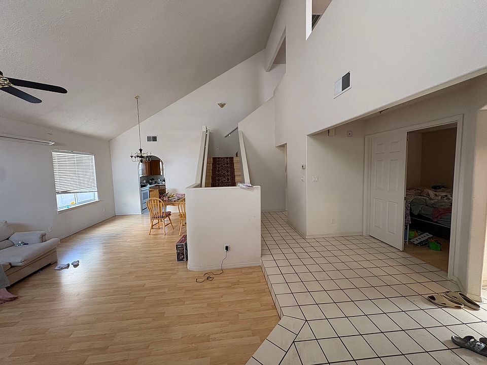 2nd image of 7212 Gallinas Ave NE