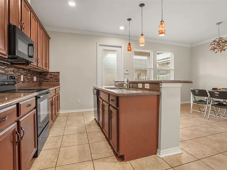 561 Telfair Square Ct — Photo 11