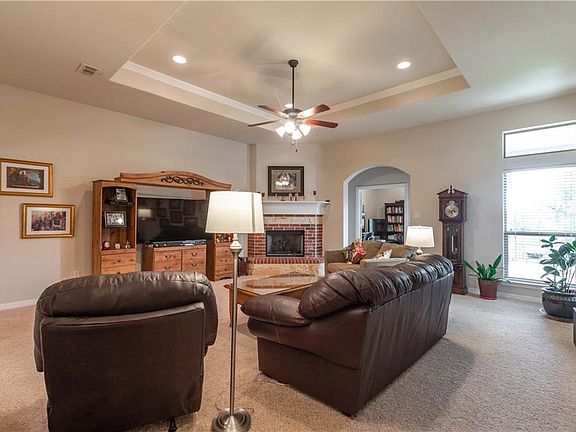 5th image of 821 Big Willow Dr