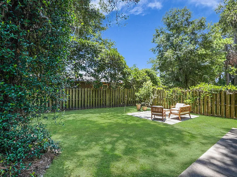 9 Hillyer Dr — Photo 43