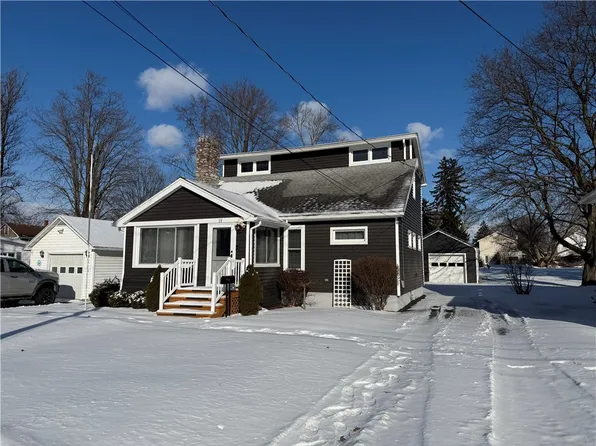 18 Walnut St S, Waterloo, NY 13165