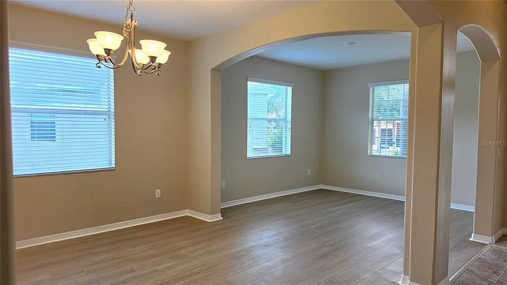 5 bed, 3.0 bath, 3309 sqft, $3,400 — Photo 3