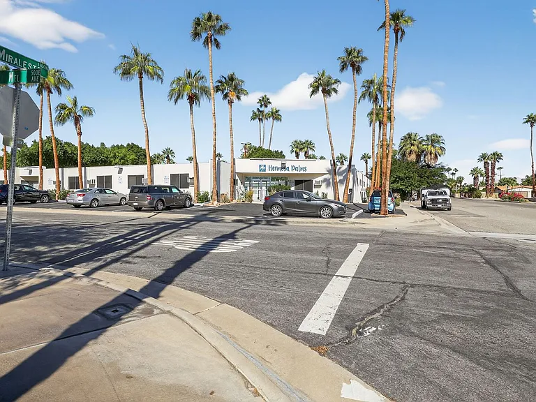 588 E. Mel Avenue - Hermosa Palms — Photo 15