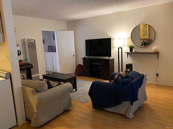 5th image of 11610 Iowa Ave #9