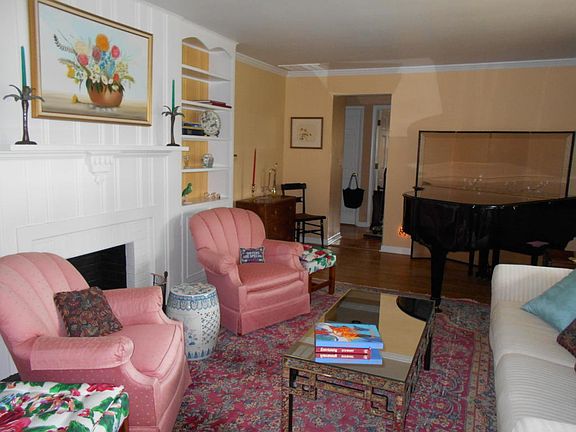 3rd image of 299 Highland Cir
