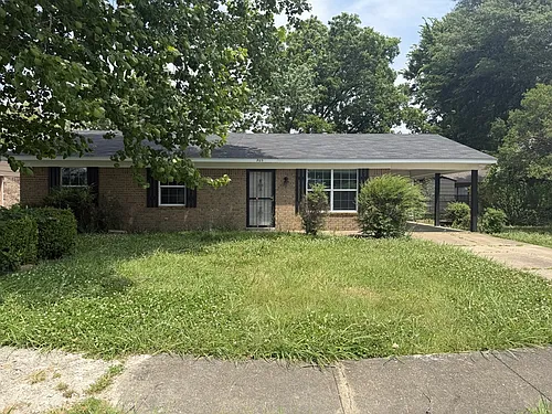 905 Maple Dr Photo 1
