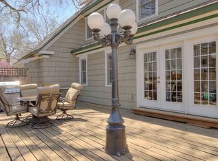 6524 Edgevale Rd, Kansas City, MO 64113