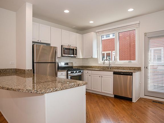 4th image of 2803 N Wolcott Ave Unit E