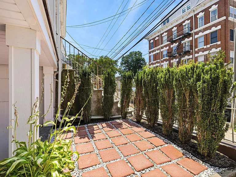 138 Chestnut Ave #1 — Photo 11