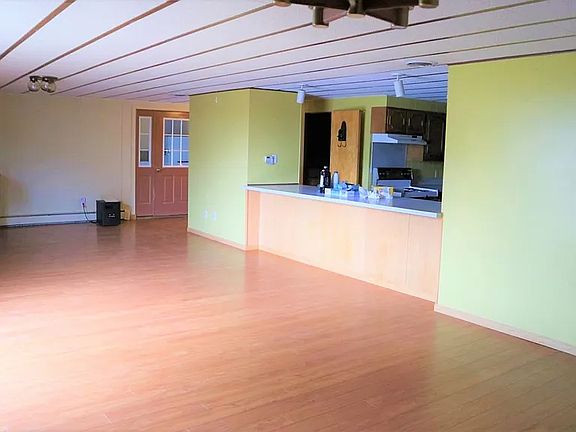 5th image of 127 Crescent Dr