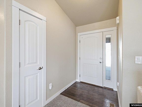 5th image of 1101 River Heights Dr