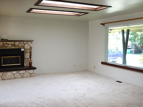 2nd image of 6807 185th Ave E