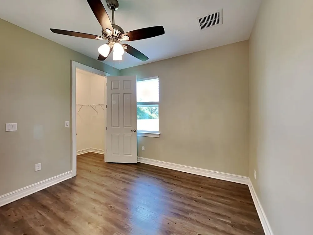 3 bed, 2196 sqft, $2,185 — Photo 2