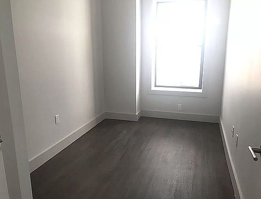 4th image of 553 Howard Ave APT 2