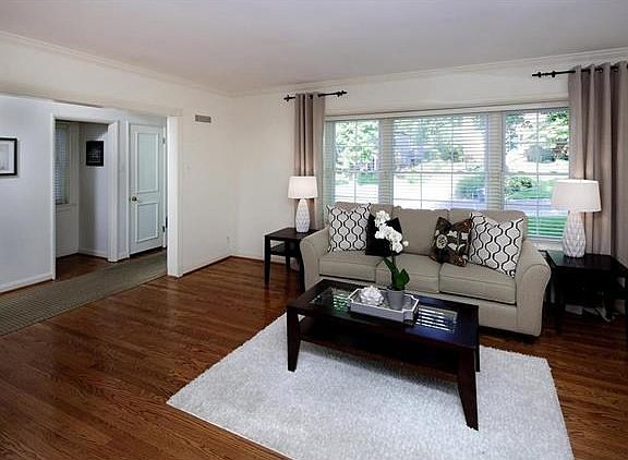 4th image of 233 Elm Ave