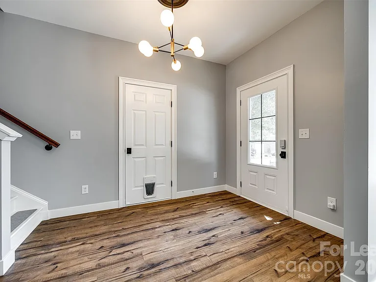 440 Battery Cir — Photo 3