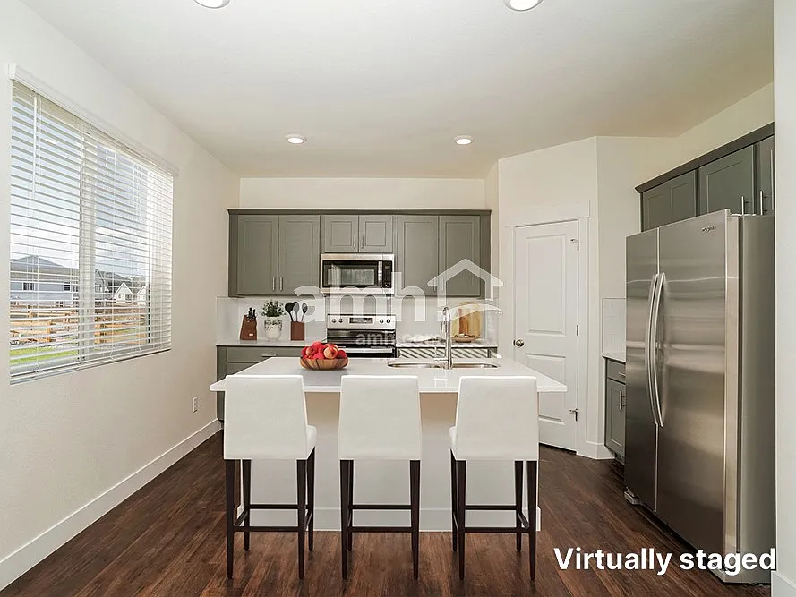 4 bed, 3.5 bath, 2419 sqft, $2,895 — Photo 4