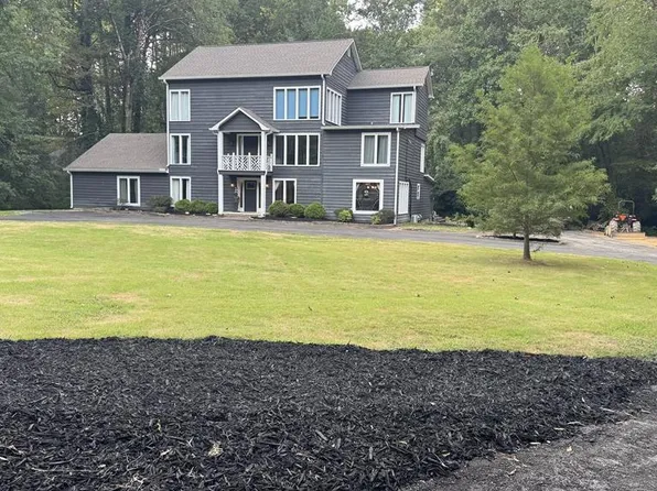 1833 Wood Valley Dr, Dalton, GA 30720