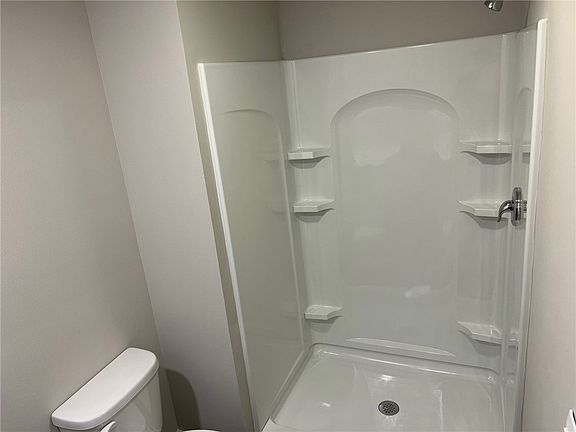 4th image of 9772 Crestview Dr
