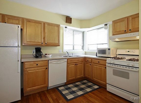 3rd image of 710 N Gibbons Ave