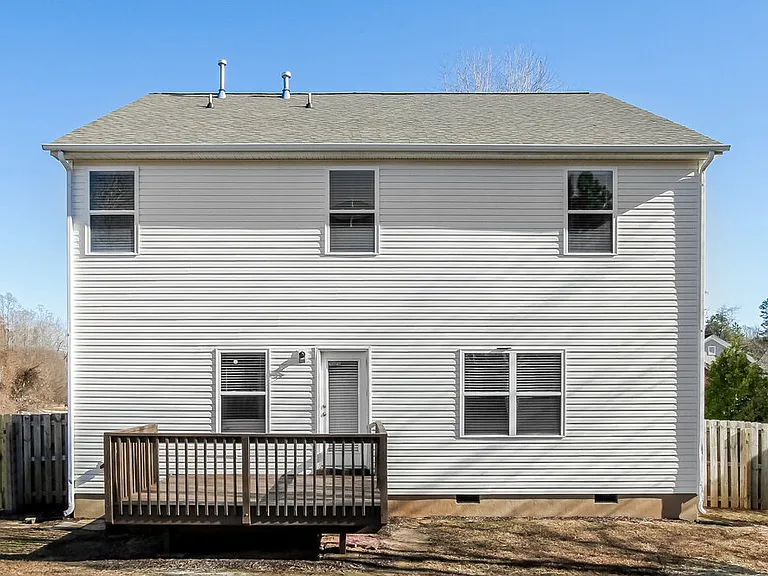 102 Clacton Ct — Photo 16