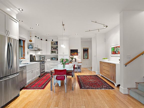 3rd image of 849 Dunsmuir Rd #3