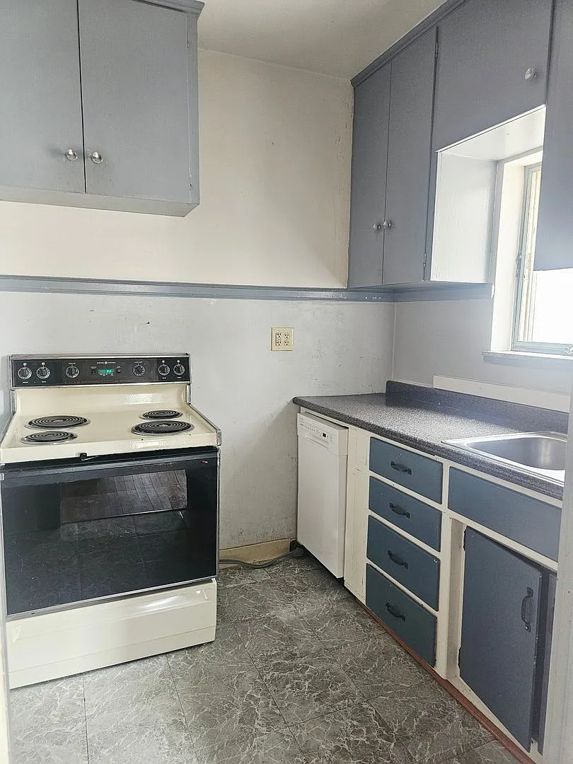 333 West 6th Street — Photo 4