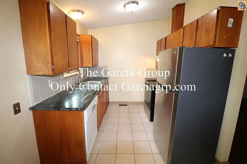 2 bed, 1.0 bath, 828 sqft, $1,595 — Photo 4