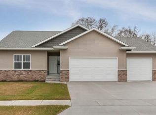 1405 Parkland Dr, Ely, IA 52227