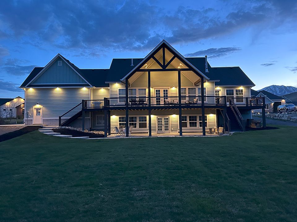 Beautiful luxury home on 1 acre lot.