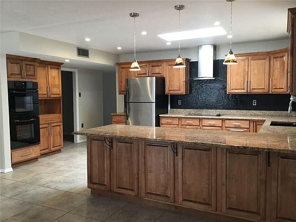 2nd image of 9826 Honolulu Dr