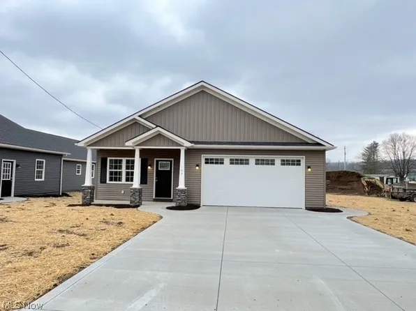 152 22nd St SE, New Philadelphia, OH 44663