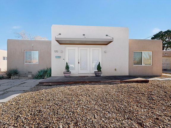 2nd image of 1212 Calle Del Sol NE