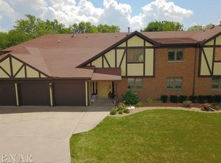 302 Carol Ct, Pontiac, IL 61764
