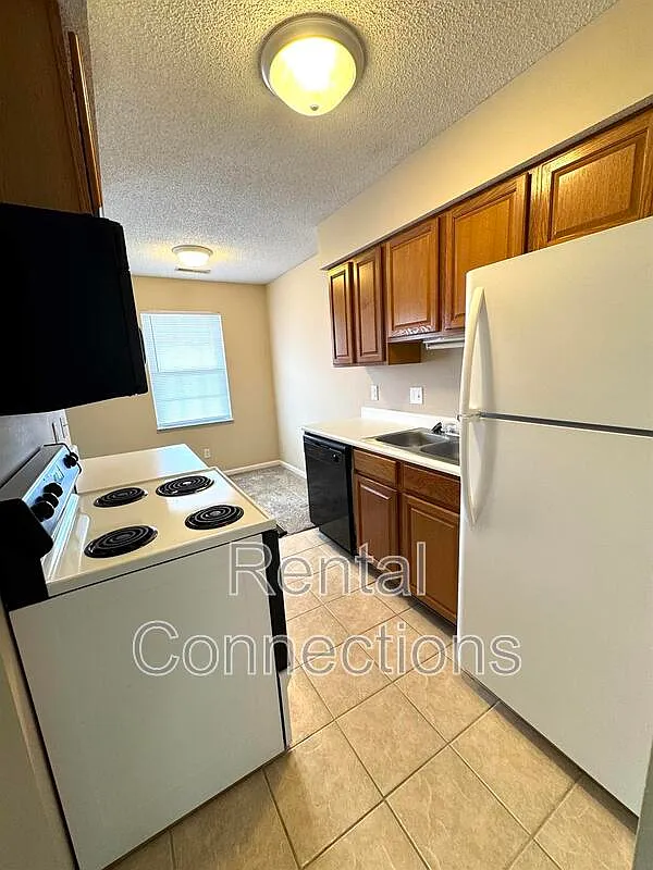 1 bed, 1.0 bath, $750 — Photo 2
