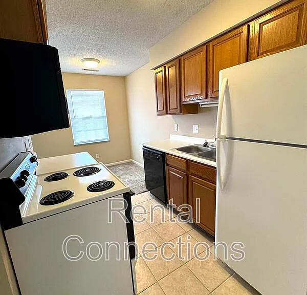 605 Old Creal Springs Rd — Photo 2
