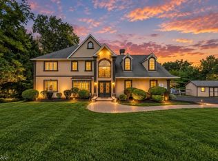 24 W Sunset Rd, Pompton Plains, NJ 07444