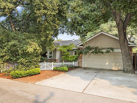3rd image of 144 Santa Margarita Ave