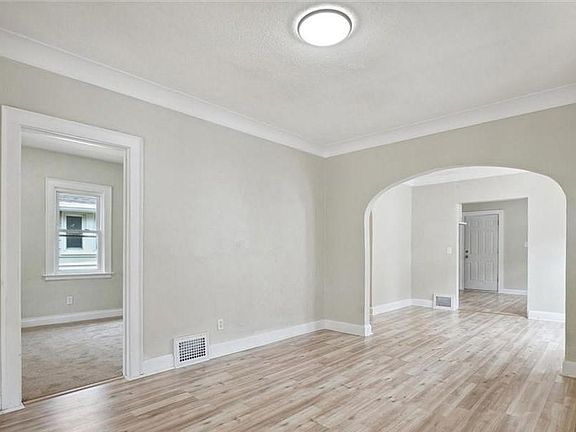 2nd image of 1746 Mansfield Rd