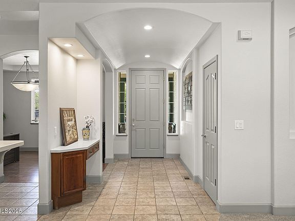3rd image of 289 Saintsbury Ct