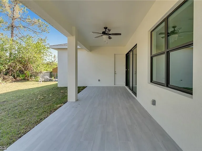 2603 27th St W — Photo 3