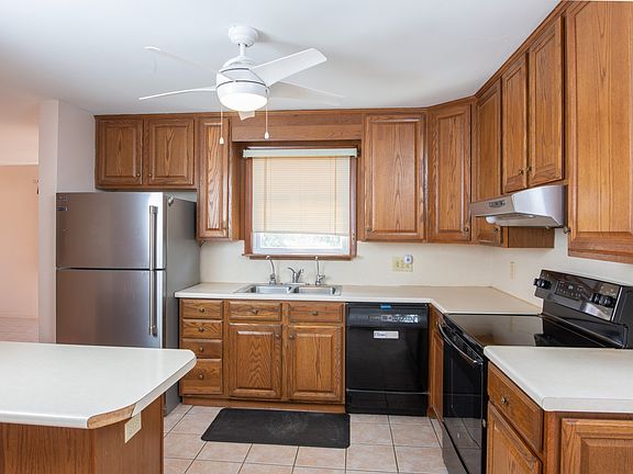 3rd image of 104 Chiroc Rd