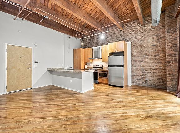 3rd image of 1040 W Adams St Unit 268