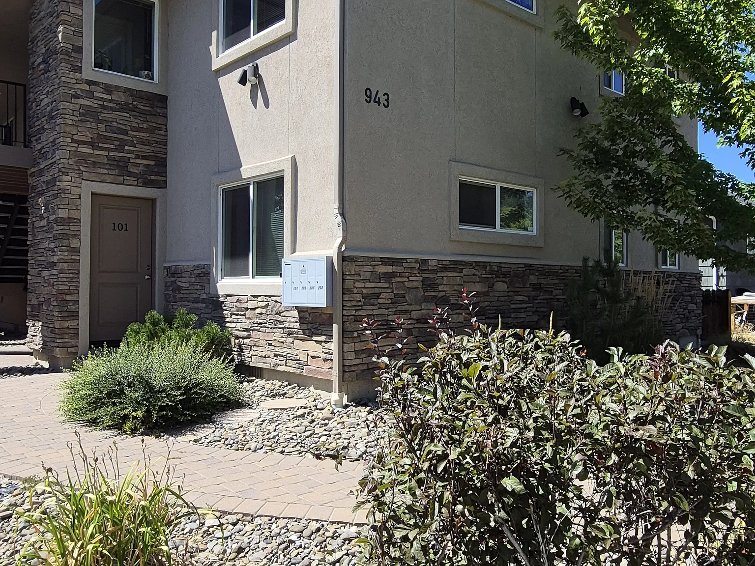 2 bed, 1100 sqft, $1,850 — Photo 2