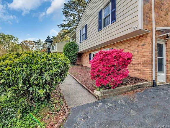 3rd image of 932 Hedgelawn Dr