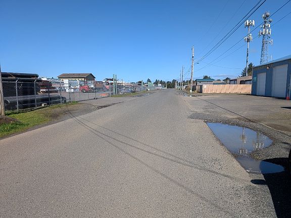 4th image of 704 Seahorse Avenue NE