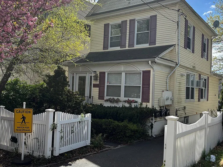 40 S Bayles Ave #UPPER — Photo 2