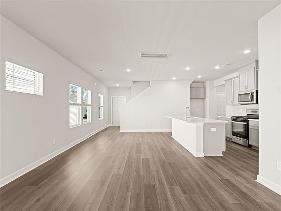 3rd image of 714 Cozy Bluff Rd